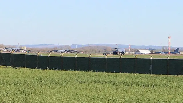 Five men arrested as counter-terror police investigate ‘major incident’ near RAF Fairford