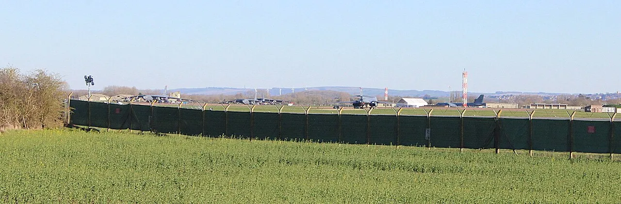 Five men arrested as counter-terror police investigate ‘major incident’ near RAF Fairford